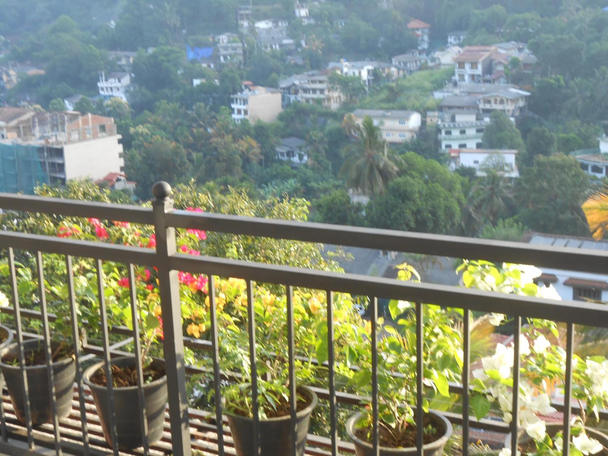 Luxury Apartment The Walkers Nest Kandy Exterior foto