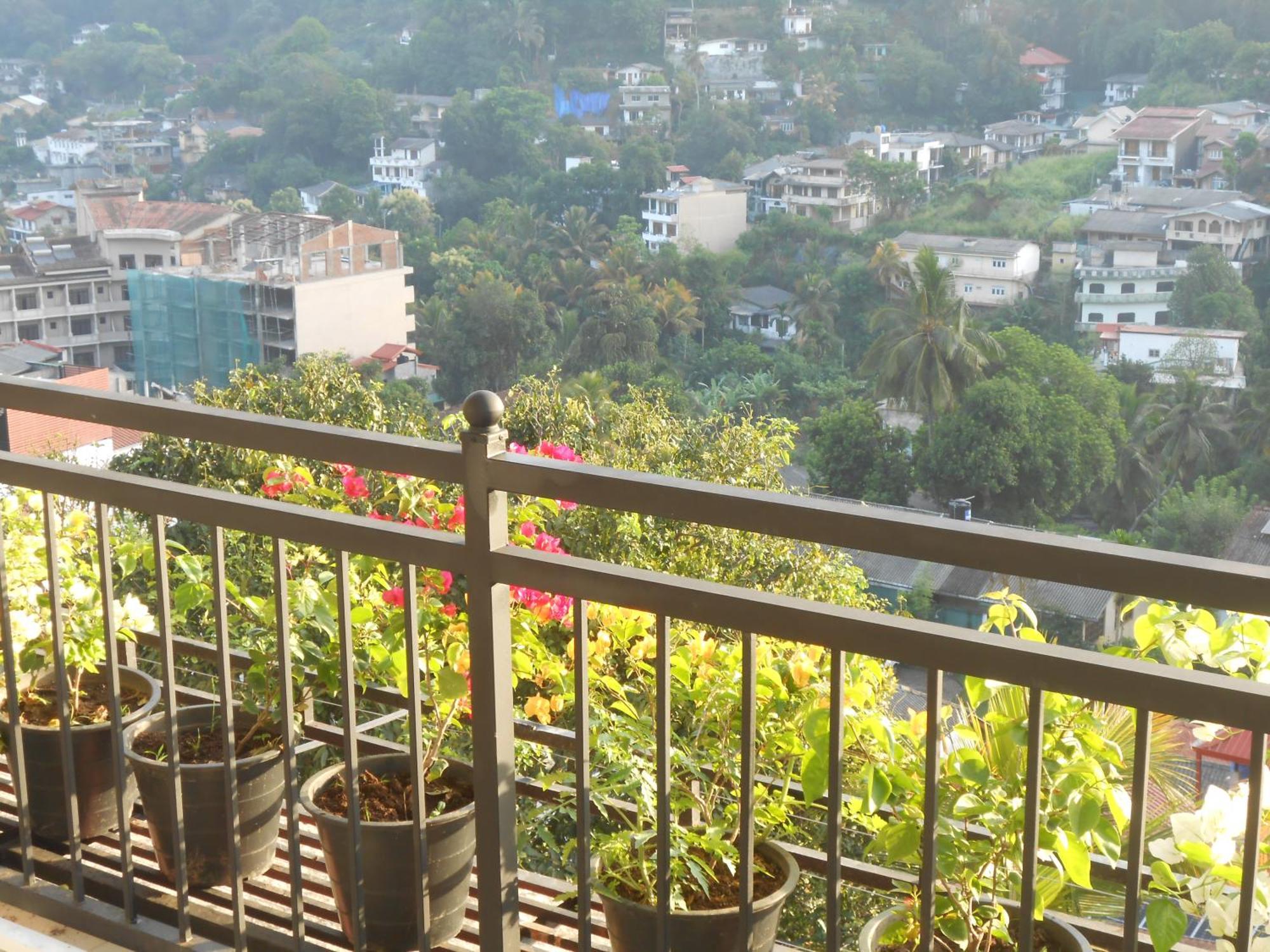 Luxury Apartment The Walkers Nest Kandy Exterior foto